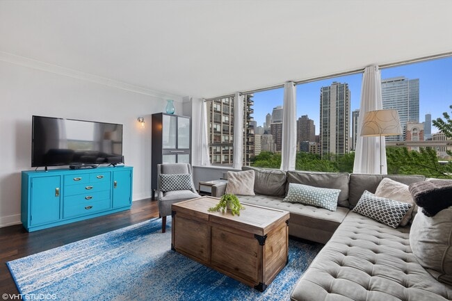 Photo - 1360 N Sandburg Terrace Unidad 705