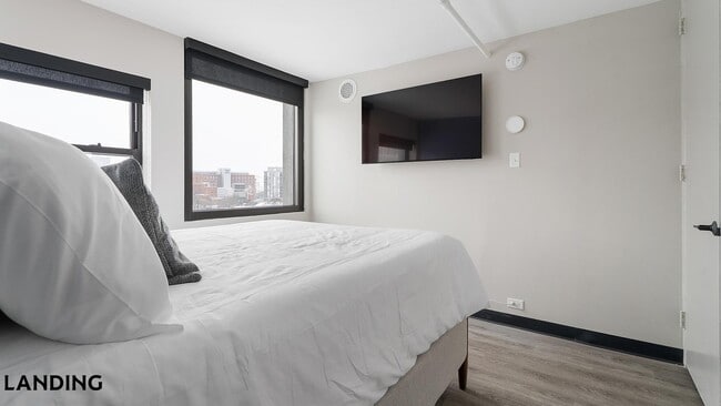 Photo - 1922 W Ogden Ave Unidad 709