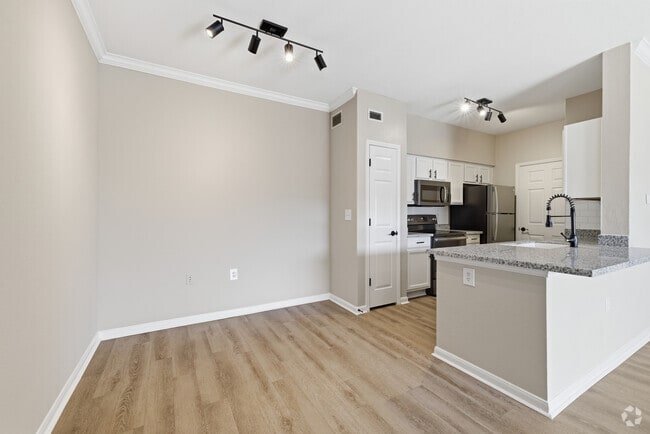 A1 1BR, 1BA - 693SF - Kitchen/Dining Room