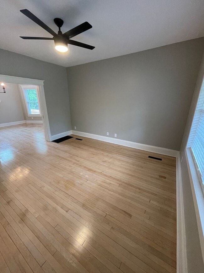 Photo - AVAILABLE Immediately!- 3 Bed 2 Bath Single family home!