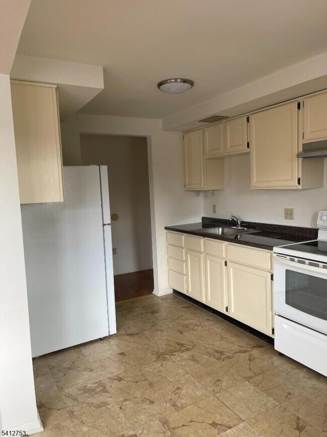 Photo - 278 Morris St