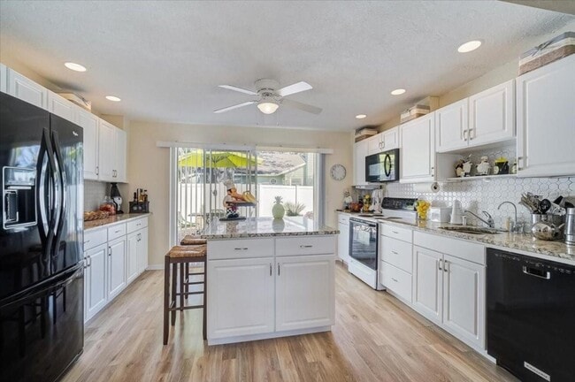 Photo - 476 W Seminole Dr