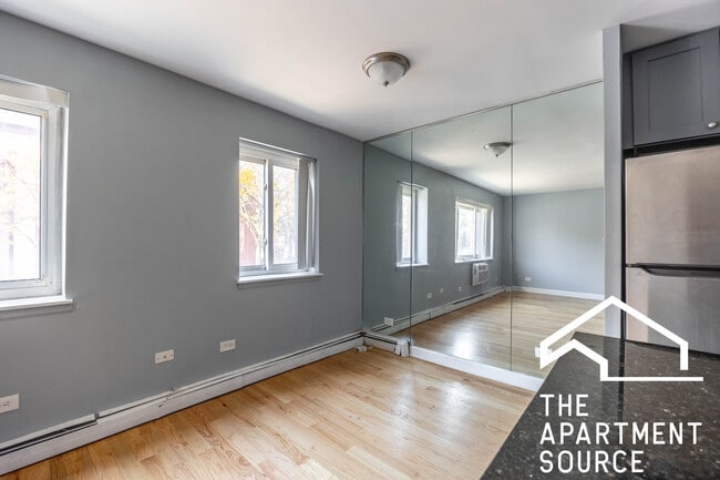 Photo - 3801 N Pine Grove Ave Unidad 304