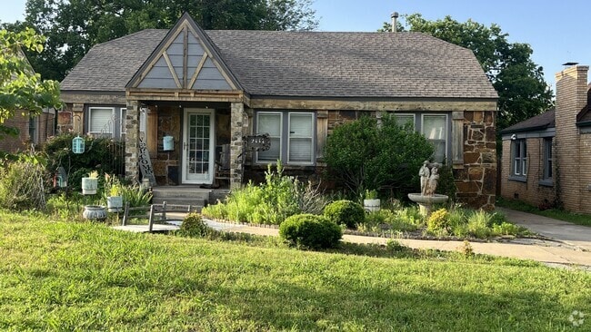 Building Photo - 2117 NW 29th St Rental