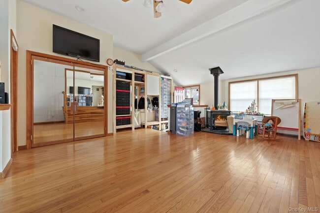 Photo - 2881 Meadowcrest Dr