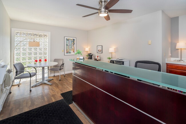 Oficina de arrendamiento - Rossford Hills Apartments