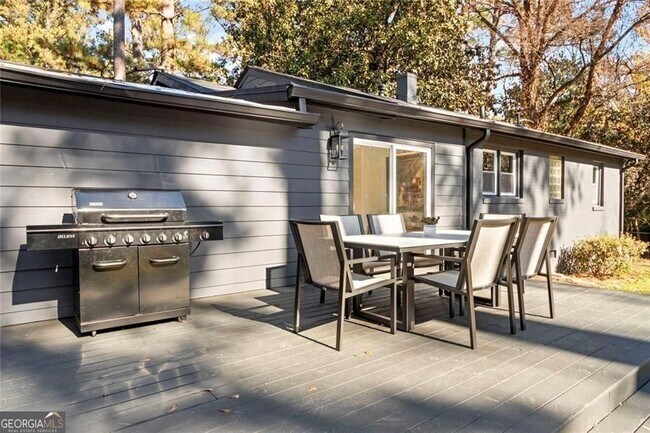 Photo - 1333 Victor Rd NE