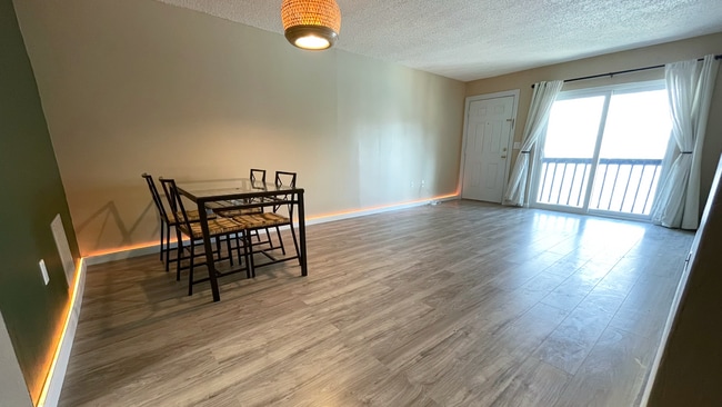 Sala de estar - 4151 S Semoran Blvd Unidad #7