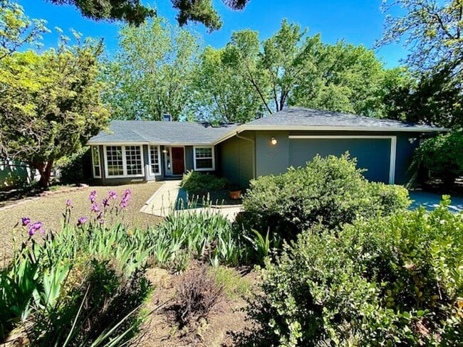 Building Photo - 4 Bedroom 2 bath Home in NW Boise