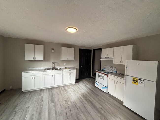 Photo - 621 Greenfield Ave SW