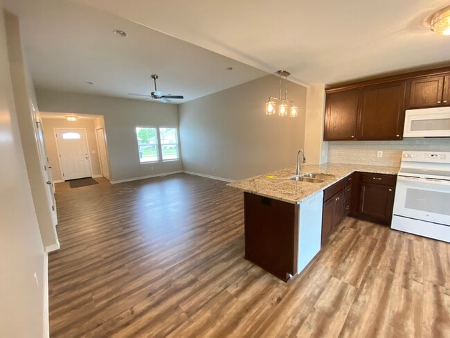 Photo - 974 Kate Ave