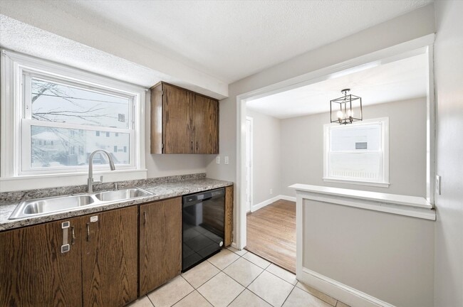 Photo - 77 Merrow St Unit 77 Merrow Street