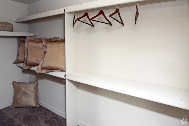 Walk In Closets ABOUND