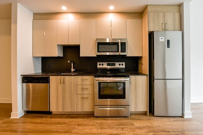 Building Photo - 30 Saint-Joseph Est Unit 205