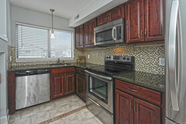 Photo - 40 Crest St Unit APT 5