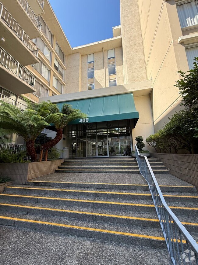 Building Photo - 1 Bed, 1 Bath Condo in Prime Belmont Location