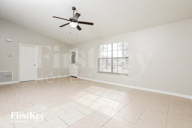 Photo - 1689 Cedro Ave