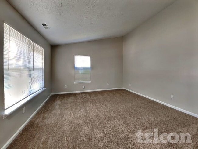 Photo - 4020 Waterfield Dr