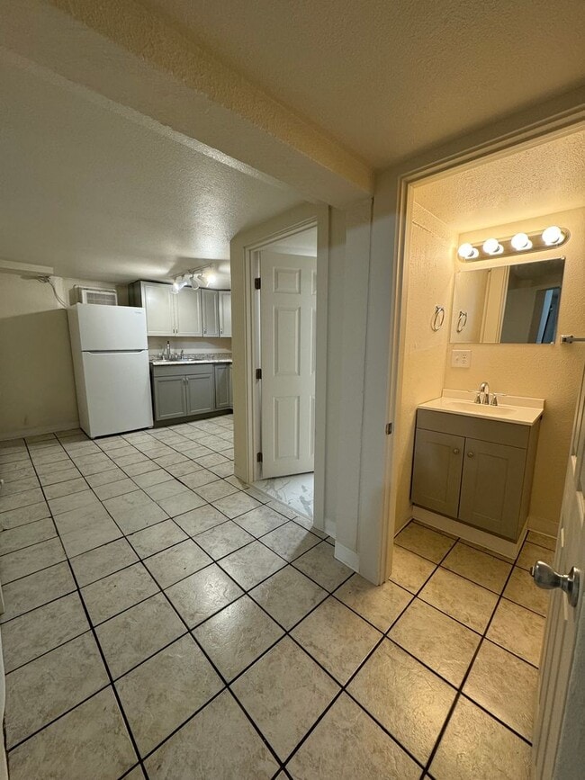 Photo - 414kit Unit B