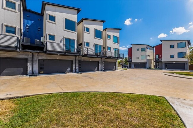 Photo - 1417 Kramer Ln Unit 9