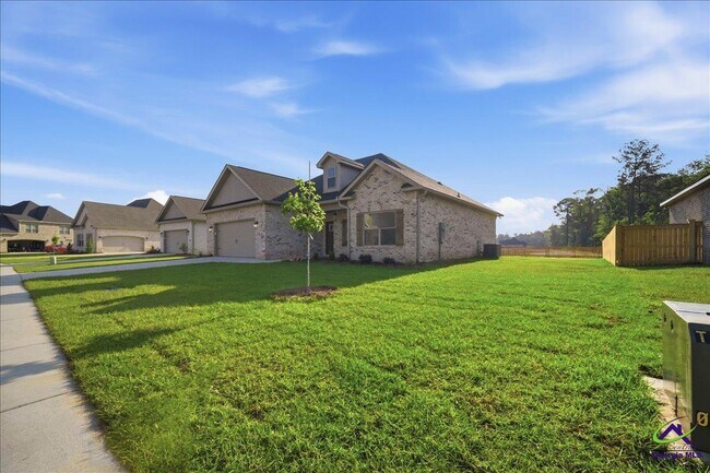 Photo - 307 Willowbrook Ln