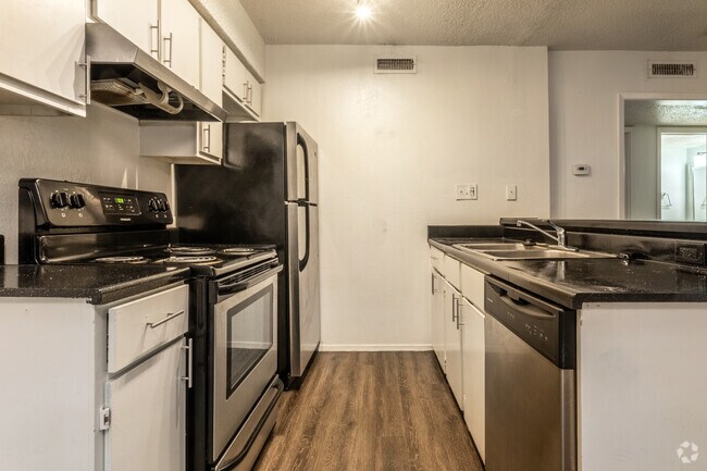 Kitchen - Midtown Flats