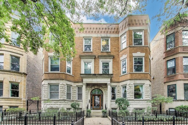 Building Photo - 2837 N Burling St Unit 1S Rental