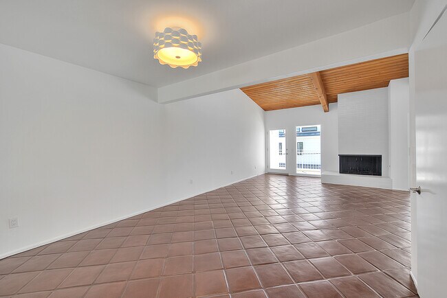 Photo - 310 Bayview Dr