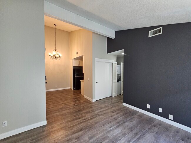 Photo - 1432 W 227th St