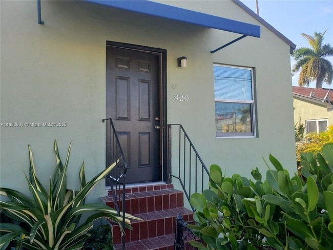 Building Photo - 920 NW 22nd Ct Unit 920 Rental