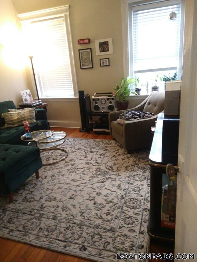 Building Photo - 1193 Commonwealth Ave Rental