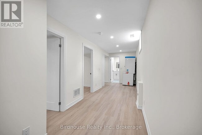 Photo - 108 Lindsay St S