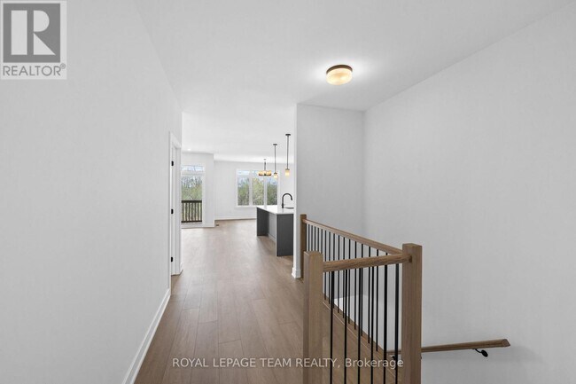 Photo - 1094 Moore St