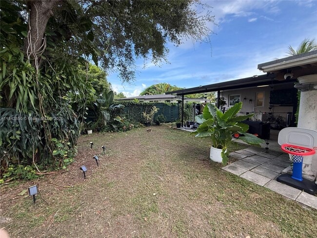 Building Photo - 10031 Jamaica Dr Rental
