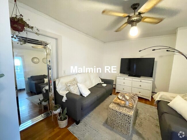 Building Photo - 748 E 4th St Unit 1 Rental