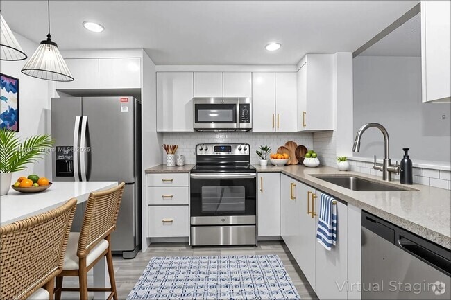 Building Photo - 2860 Somerset Dr Unit 101K Rental