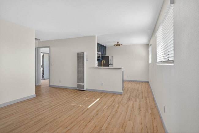 Photo - 921 Alamitos Ave Unidad 11