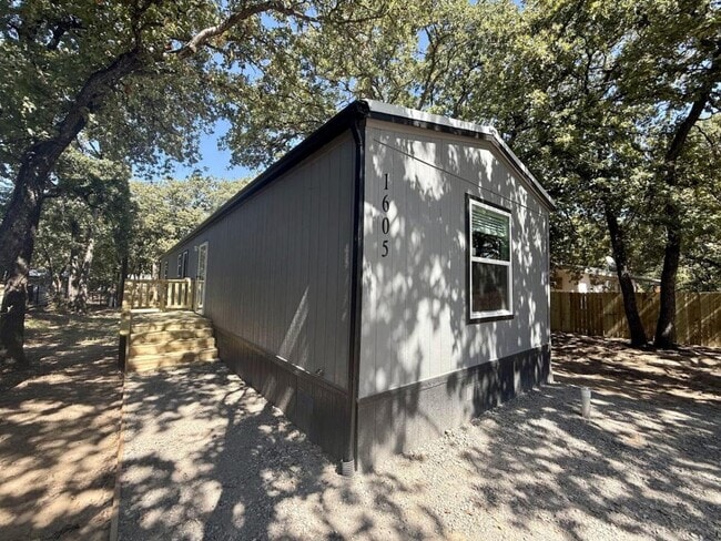 Photo - 1808 Sheila Dr