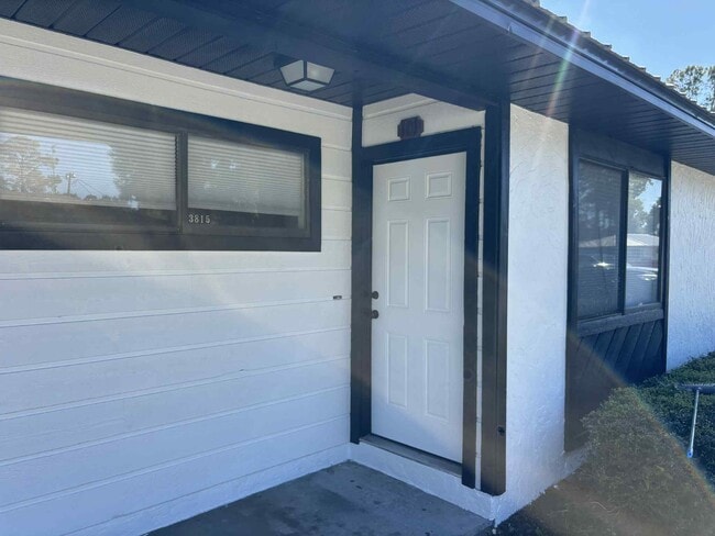 Building Photo - 3815 NW Huntsboro St Unit 101