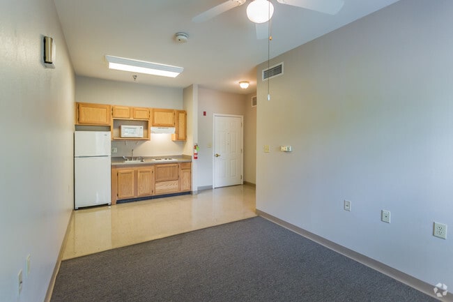 1 BR, 1 BA - 489 SF - Living Room