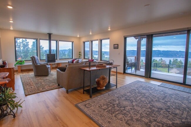 Photo - Stunning Holmes Harbor Home and Pet Friendly!