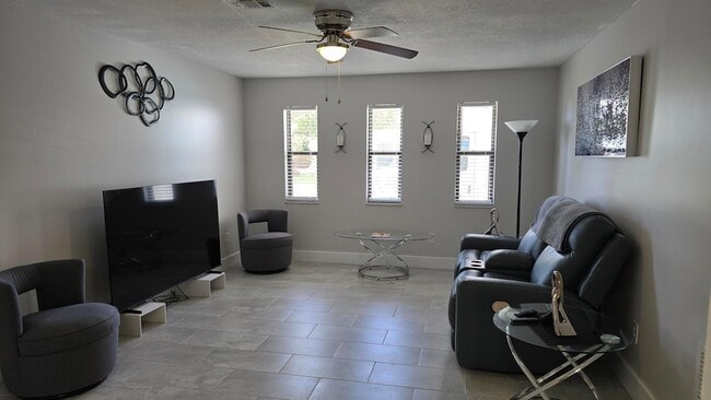 Photo - 670 Nobles St