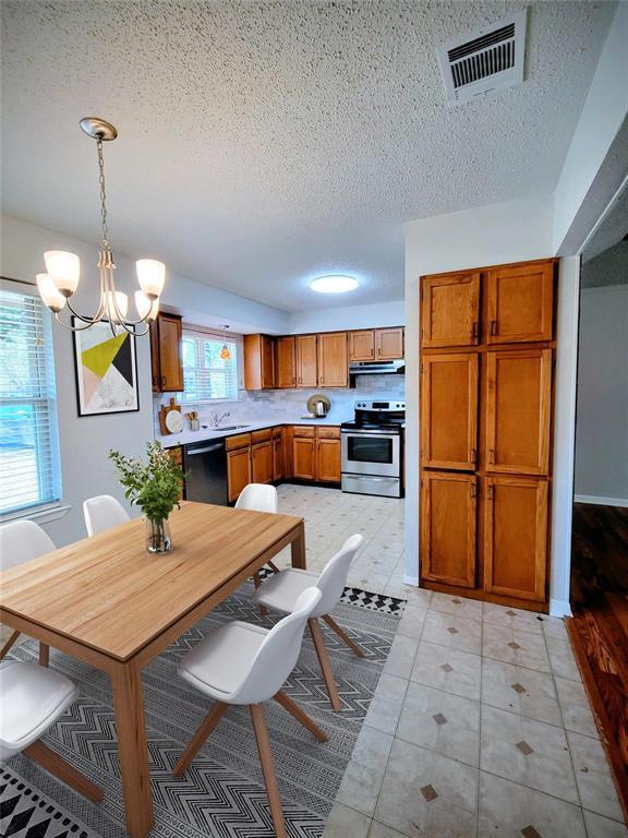 Photo - 200 N Mt Rushmore Dr