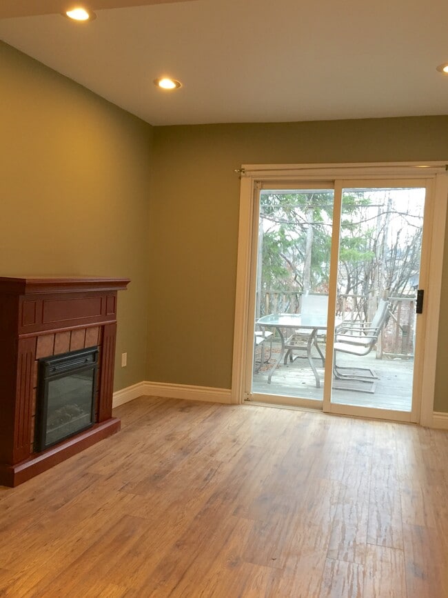 Photo - 2097 Dufferin St