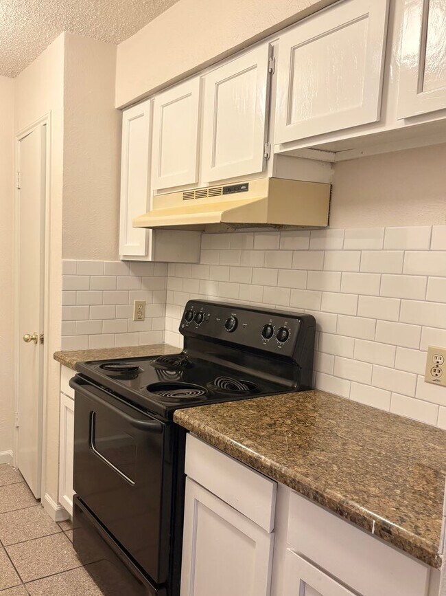 Photo - 8109 Skillman St