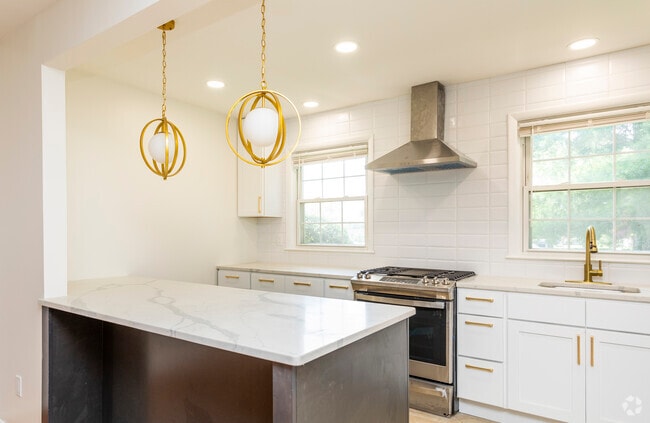 3BR, 2.5BA - 1750 SF