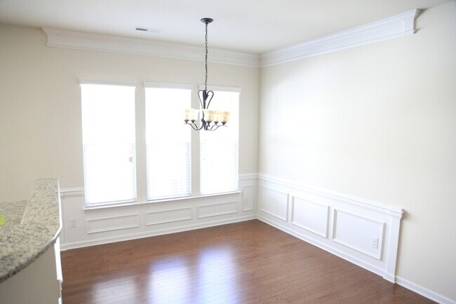 Photo - 3bd/2.5bth town-home minutes from uptown!
