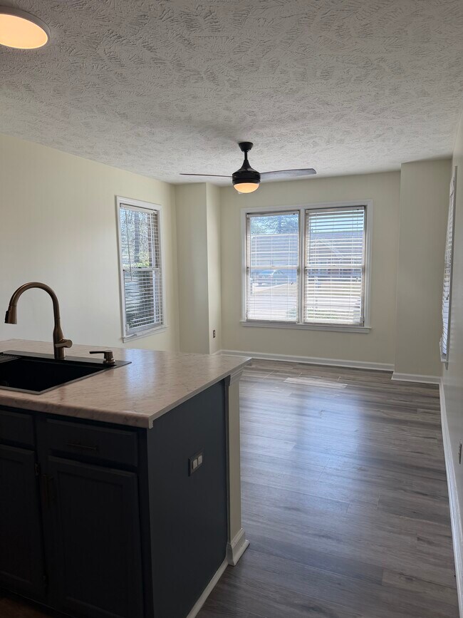 Photo - 6550 Brookshire St