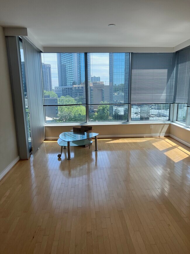 Photo - 3338 Peachtree Rd NE Unidad 3545