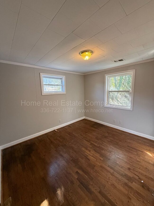 Photo - 1432 Douglas St